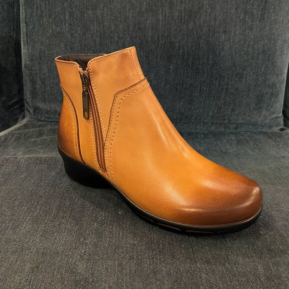 Propet - Waverly Tan - Multiple Sizes (NEW W/ BOX) - Picture 1 of 3